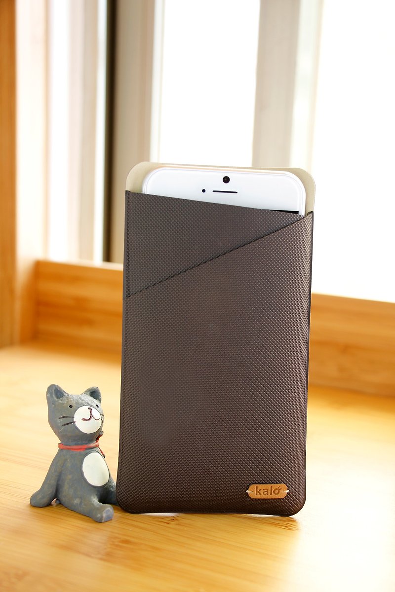 【Kalo】Kalo iPhone6 Fit Bag /iPhone フィットレザーポーチ/ スマホカバー - スマホケース - 防水素材 ブラウン