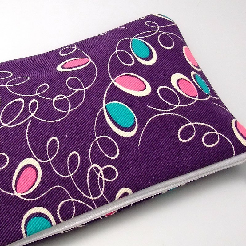 拉鍊收納布包，化妝袋，筆袋，手拿包 (美麗的圖案) (ZL-11) - 化妝包/收納袋 - 棉．麻 紫色