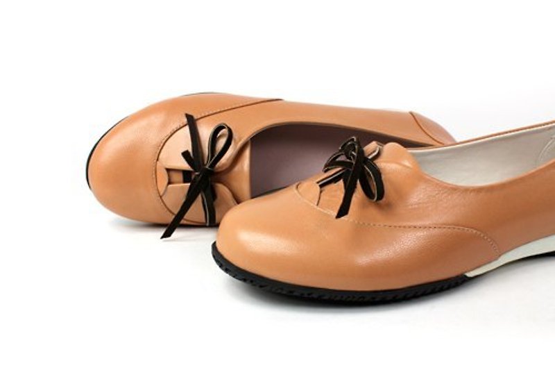 俏皮綁帶真皮棕色平底鞋(目前現有尺寸為39#) - スリッポン - 革 ブラウン