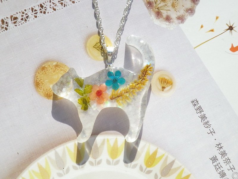 Anny's workshop Yahua jewelry hand-made, white cat necklace, Part 1 - สร้อยคอ - พลาสติก 