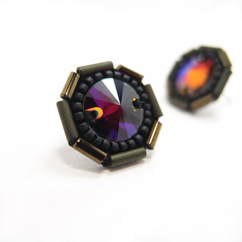 Swarovski crystal Embroidery Earrings / Discoloration - ต่างหู - งานปัก หลากหลายสี