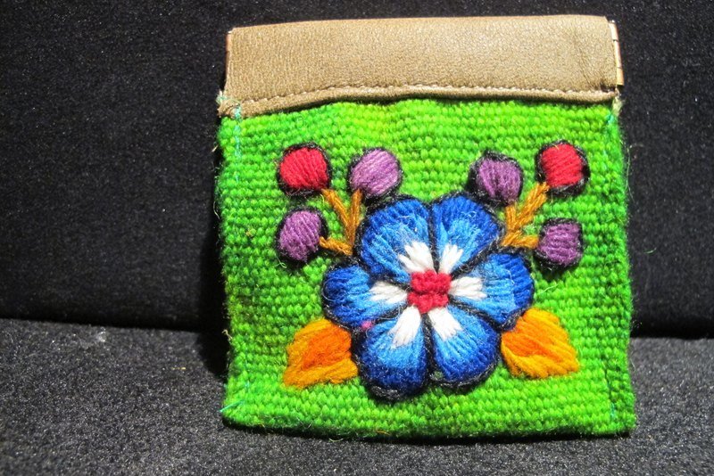 祕魯 立體刺繡小花零錢包-綠 - Coin Purses - Other Materials Green