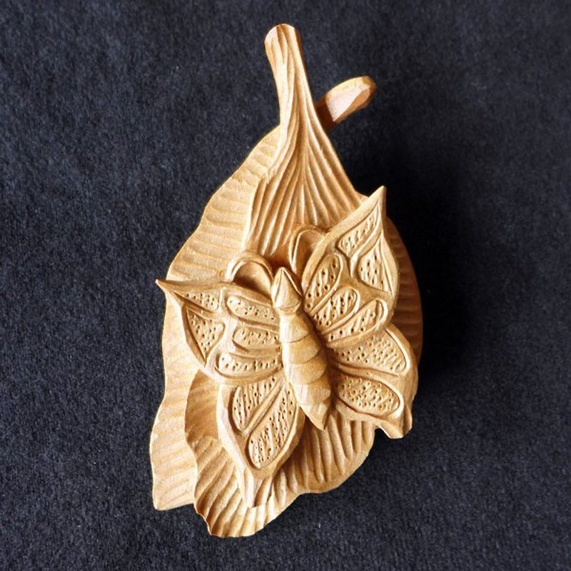 ㊣Indian Laoshan Sandalwood Brooch【Leaves and Butterflies】 - เข็มกลัด - ไม้ สีนำ้ตาล