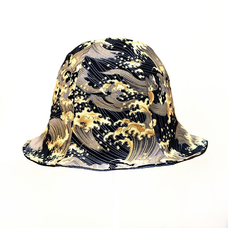 Calf Calf Village village men and women visor hat cap double-sided hand-Japanese ukiyo-e Japanese-style gold leaf {} mad waves to send black gold [H-122] - Hats & Caps - Other Materials Gold