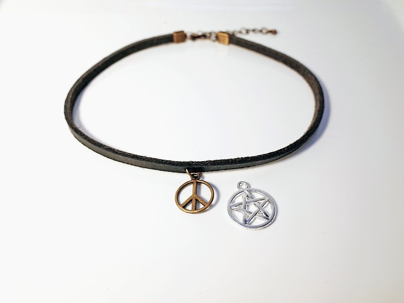 Leather Choker , Peace / Pentacle Necklace - สร้อยคอ - หนังแท้ สีดำ