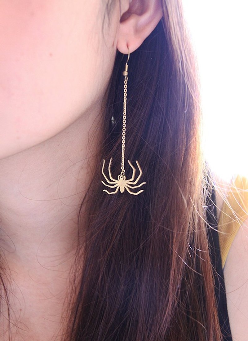 Golden Spider Earrings / Handcraft Jewelry / Brass / Woman Accessories - Earrings & Clip-ons - Other Metals Gold