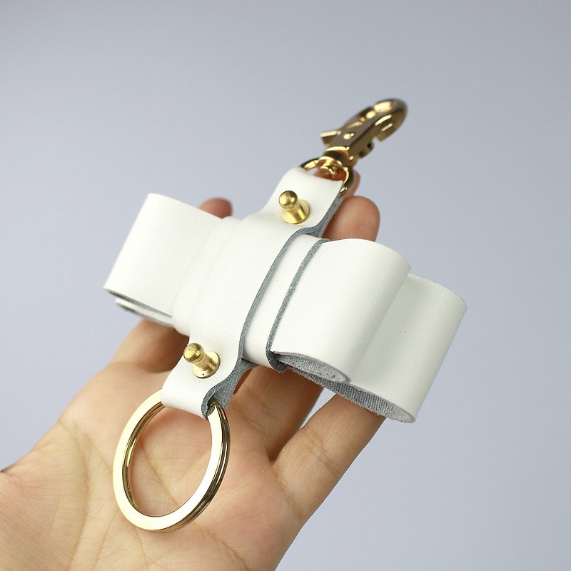 Zemoneni Leather oversize butterfly style key chain in White color - ที่ห้อยกุญแจ - หนังแท้ ขาว