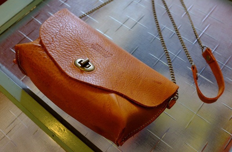 [Warm irregular chain leather bag. ] - กระเป๋าแมสเซนเจอร์ - หนังแท้ สีนำ้ตาล