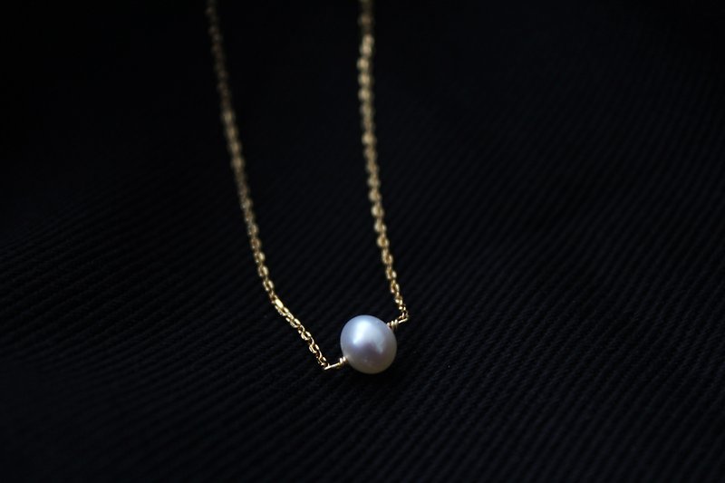 【Pearl】Clavicle necklace Brass with 22K Gold plated (adjustable) - สร้อยคอ - เครื่องเพชรพลอย ขาว