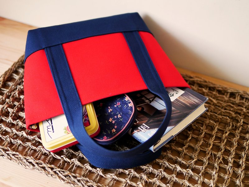 Classic tote bag Ssize red x navy -red x navy- - กระเป๋าถือ - ผ้าฝ้าย/ผ้าลินิน สีแดง