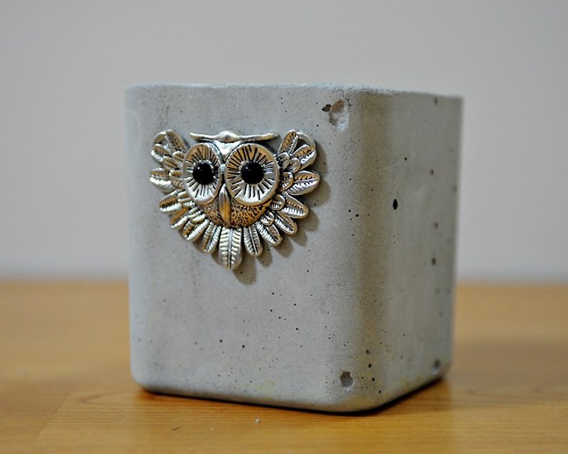 Owl cement flower. Pot. Pen - Other - Cement 