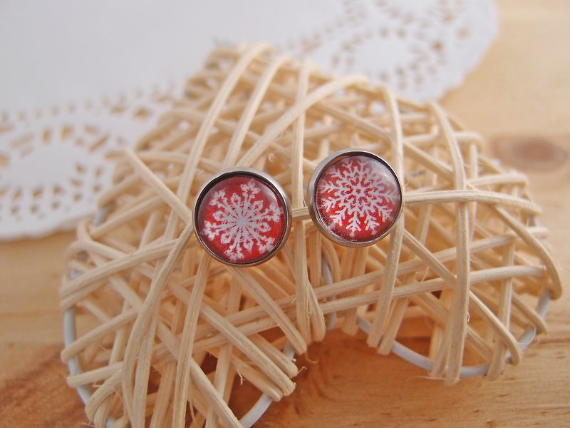 Merry Christmas! ◎ Christmas red snowflake x hypoallergenic needle. Christmas clip-on earrings] - ต่างหู - วัสดุอื่นๆ สีแดง