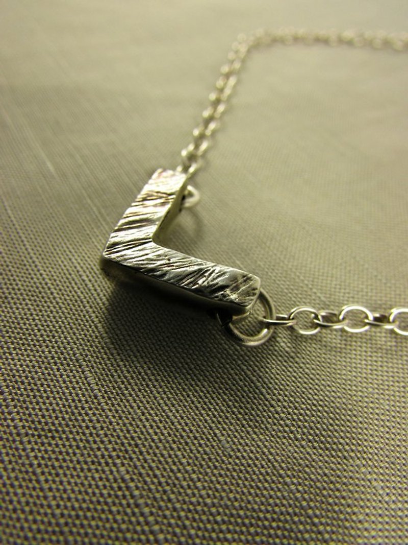 V necklace | mittag jewelry | handmade and made in Taiwan - Necklaces - Silver Silver
