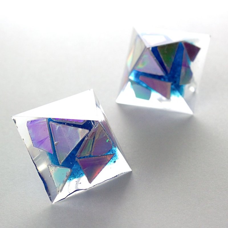 Pyramid earrings (DVD debris and blue ink) - ต่างหู - วัสดุอื่นๆ สีน้ำเงิน