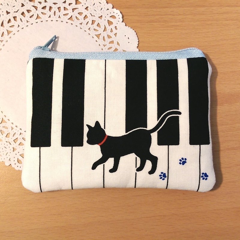 【Piano and Black Cat Coin Purse】 Musical Instrument Notes Five-line Piano Keyboard Japanese Cotton Hand-made Customized "Misi Bear" Graduation Gifts - Coin Purses - Other Materials White