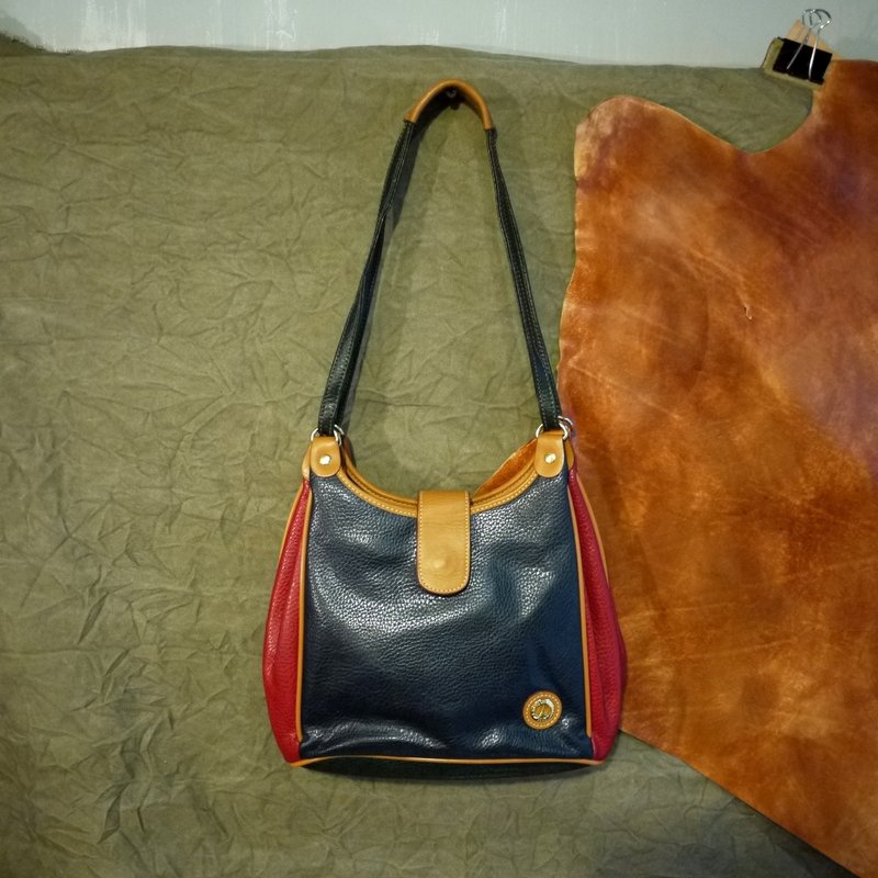 夕卡 Shika // Vintage bag 老件 herald tribune 經典復古手提行李包 {A2-056} - 側背包/斜背包 - 其他材質 多色