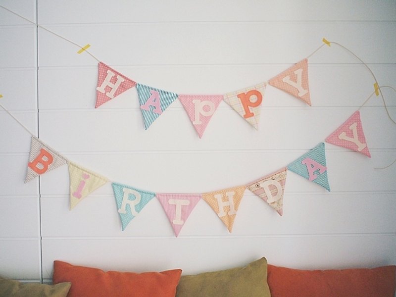 hair mo. HAPPYBIRTHDAY+1st triangular flag (13cmx16 sides with letters) - Wall Décor - Other Materials Multicolor