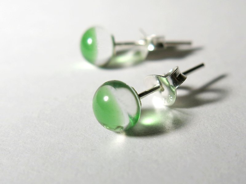 漾琉璃純銀耳環 / 透明青草綠(耳針、耳夾) - 耳環/耳夾 - 玻璃 綠色