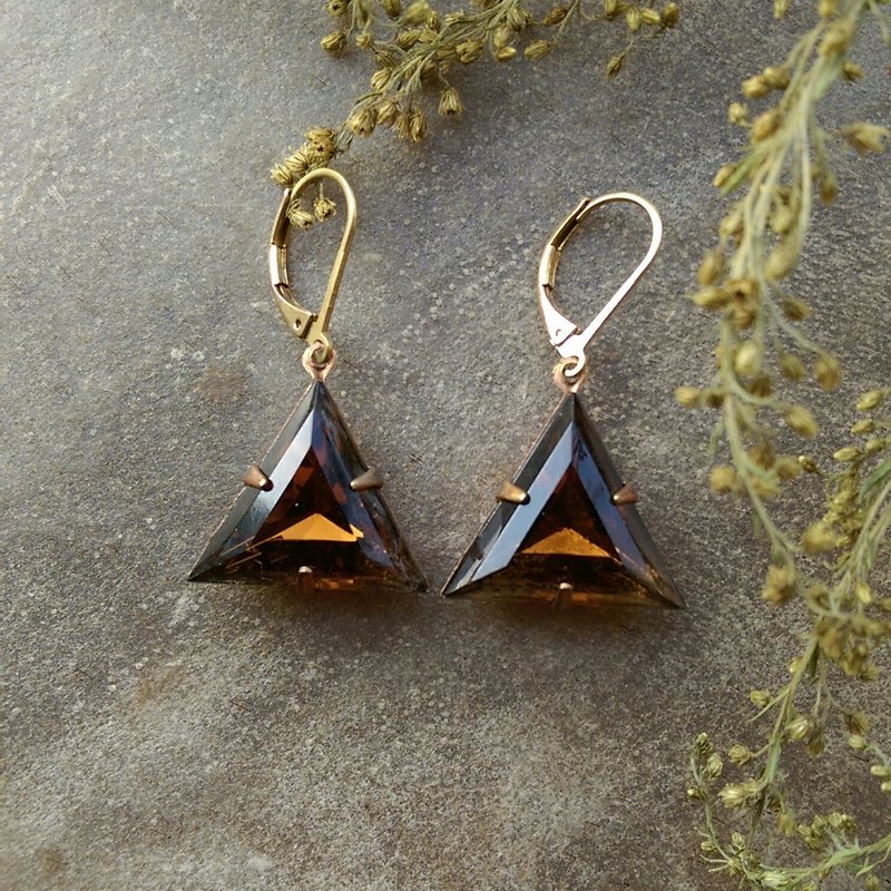 Huang jade antique glass triangle earrings - ต่างหู - เครื่องเพชรพลอย 