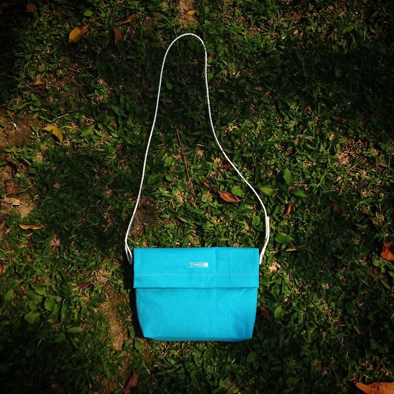 藍凹白雲 - Messenger Bags & Sling Bags - Other Materials Blue