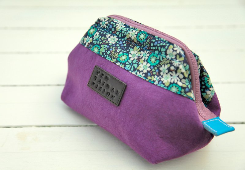 Mouth gold cosmetic bag purple flowers - Toiletry Bags & Pouches - Other Materials 