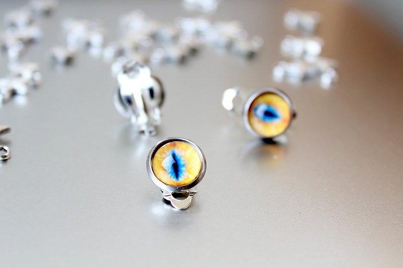 [Cat EYE] 10mm cat clip-on earrings - Earrings & Clip-ons - Other Metals Multicolor