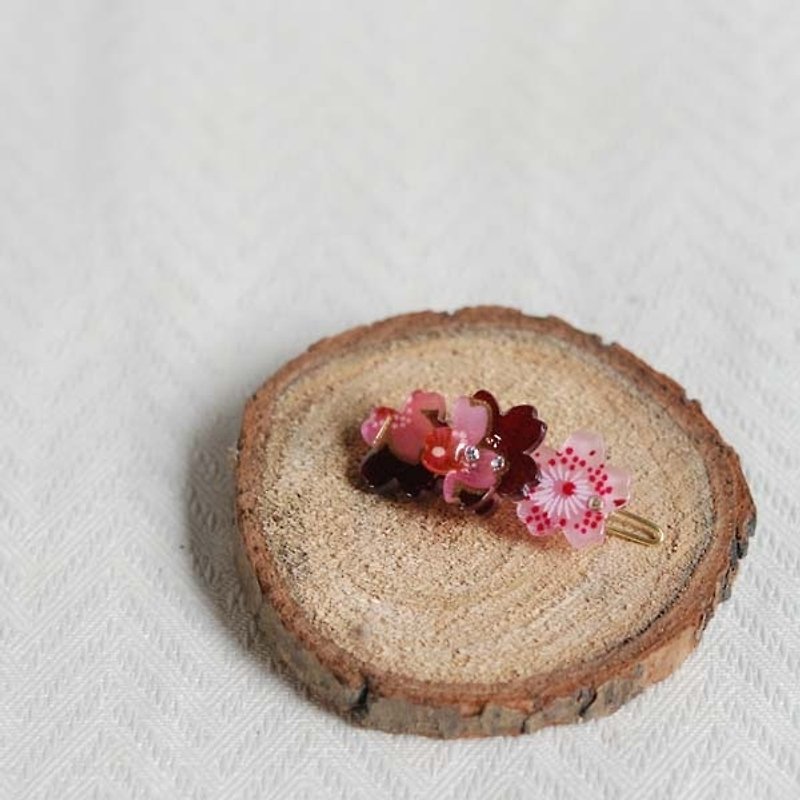 ソフトチェリー、桜、小さな側クリップ、クリップ前髪の一対 - レッド - ヘアアクセサリー - アクリル レッド
