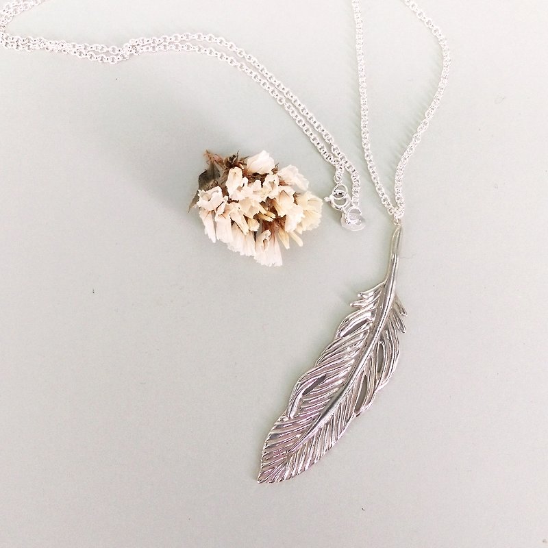 Large feather/sterling silver necklace/Màn work - สร้อยคอ - โลหะ สีเงิน