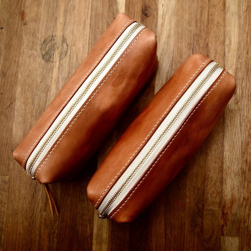 Cans handmade handmade Italian original color vegetable tanned leather hand small square bag cosmetic bag storage bag - กระเป๋าคลัทช์ - หนังแท้ สีทอง