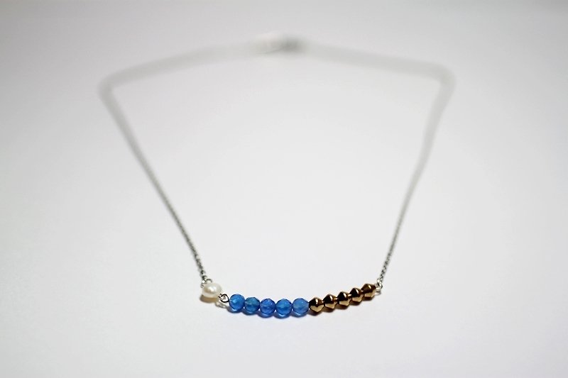 一半一半系列之藍瑪瑙與菱形黃銅珠 不鏽鋼鍊/長鍊/短鍊/鎖骨鍊 - 鎖骨鍊 - 其他金屬 藍色