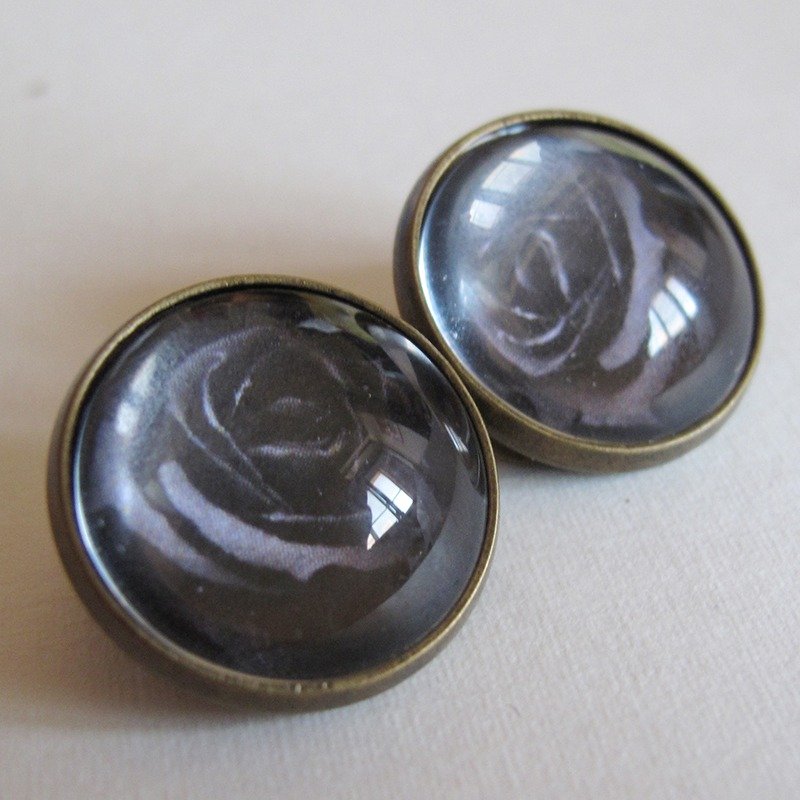 丸いイヤリング耳つぼ・ブラック薔薇 - ピアス・イヤリング - 金属 ブラック