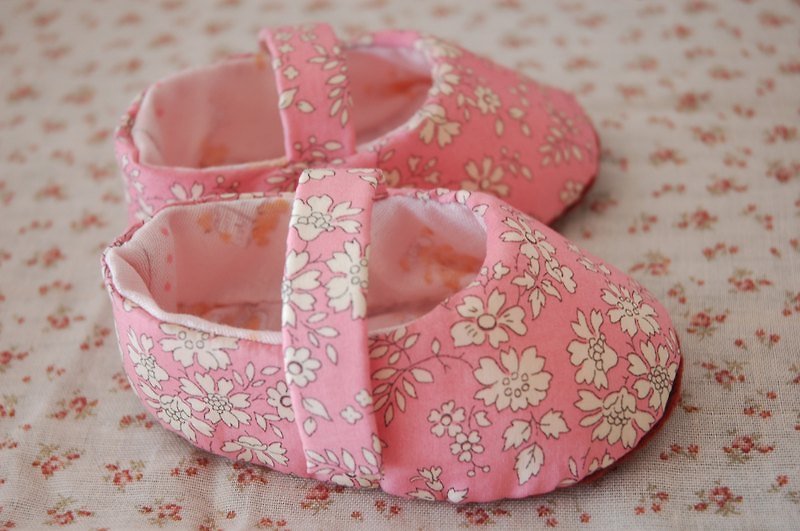 Pink floral baby shoes - รองเท้าเด็ก - วัสดุอื่นๆ สึชมพู