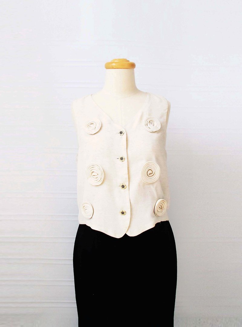 Wahr_ white dimensional flowers vest - เสื้อกั๊กผู้หญิง - วัสดุอื่นๆ 