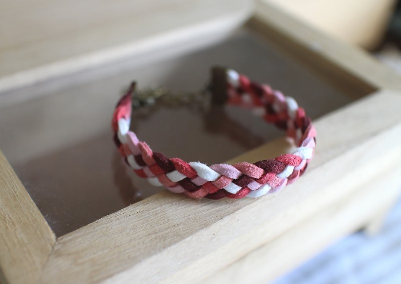 編織手環--韓國麂皮絨【盛夏野莓】 - 手鍊/手環 - 真皮 紅色