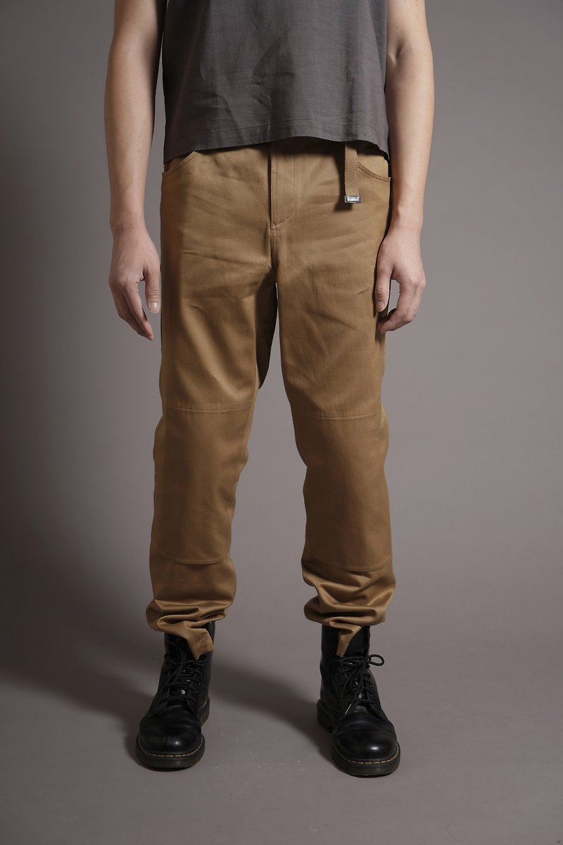 Adjustable buckle khaki pants - กางเกงขายาว - วัสดุอื่นๆ สีทอง