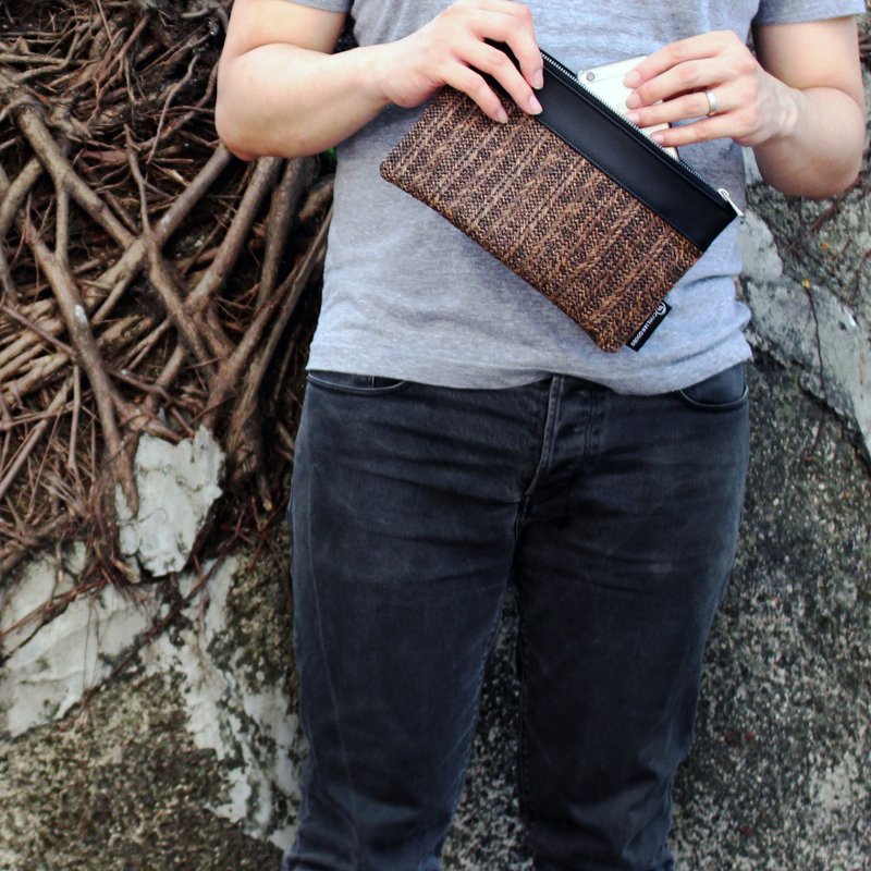 Weave Leather Portfolio Pouch (Small) - กระเป๋าถือ - วัสดุอื่นๆ สีนำ้ตาล