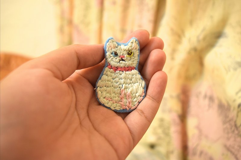 Fleshy cat embroidery brooch, a stab it, embroidery brooch customized pet! - อื่นๆ - วัสดุอื่นๆ หลากหลายสี