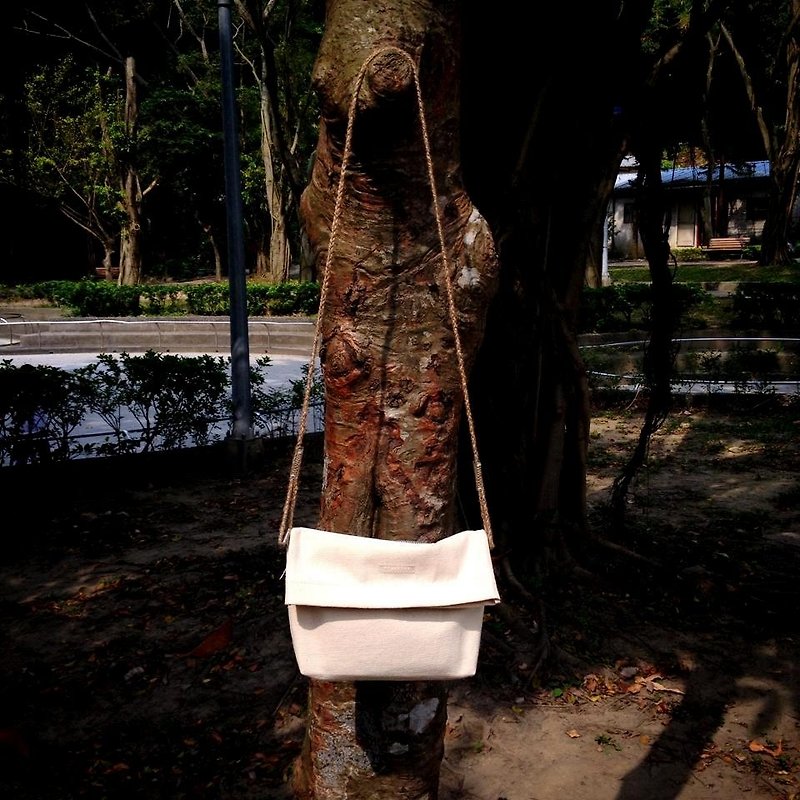 無畏凹凹 - Messenger Bags & Sling Bags - Other Materials White