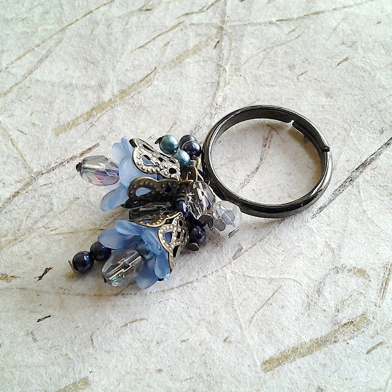 EarringFanatic 復古典雅藍色垂墜花戒指 - แหวนทั่วไป - วัสดุอื่นๆ สีน้ำเงิน