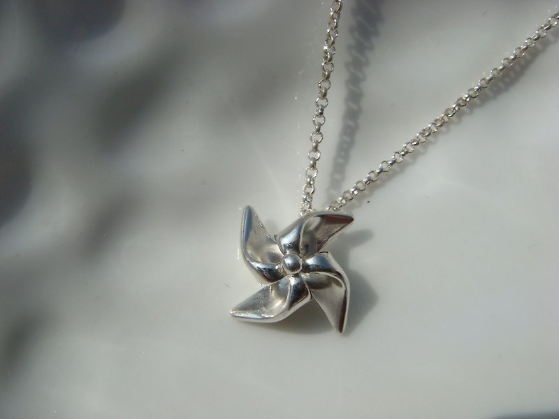 Cute little windmill. Sterling silver necklace - Necklaces - Other Metals Gray