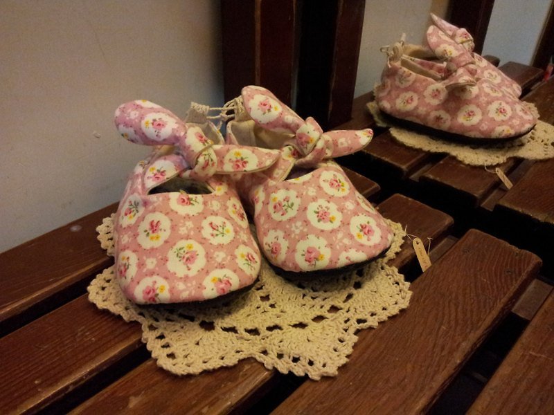 圈圈小玫瑰 寶寶學布鞋 - 童裝鞋 - 其他材質 粉紅色