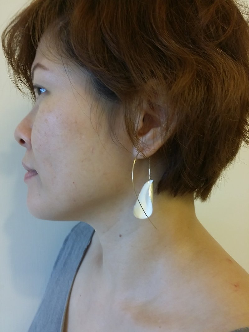 Spray series Spoondrift collection SPE004 light designer handmade earrings Taiwan imported 14K gold lines silver earrings ear acupuncture - ต่างหู - โลหะ ขาว