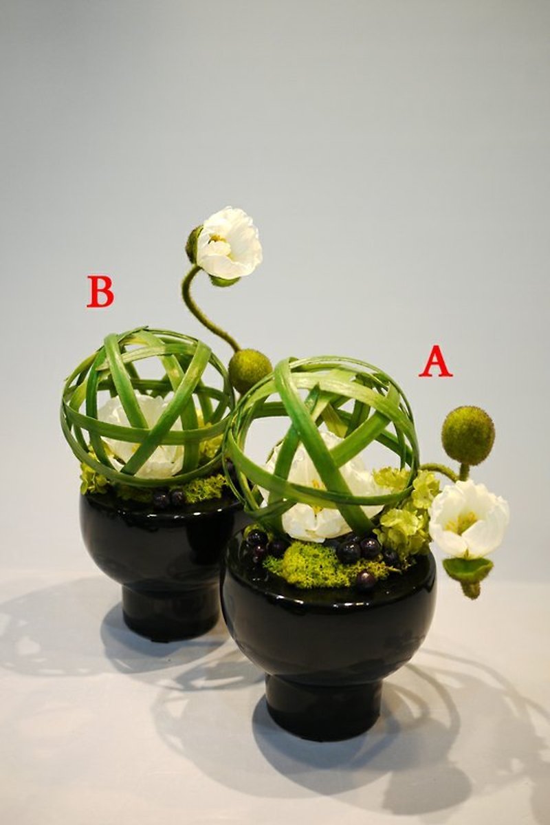 【人造花藝】白虞美人黑陶碗小品花飾 - ตกแต่งต้นไม้ - วัสดุอื่นๆ สีเขียว