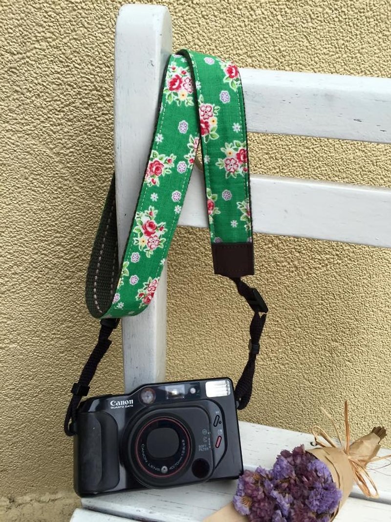 ﹞ ﹝ Clare cloth hand-made Japanese green background floral vintage camera strap - Camera Straps & Stands - Other Materials Green