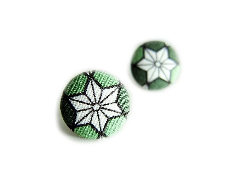 Techno fabric hemp leaf green button earrings clip-on earrings can do - ต่างหู - วัสดุอื่นๆ สีเขียว