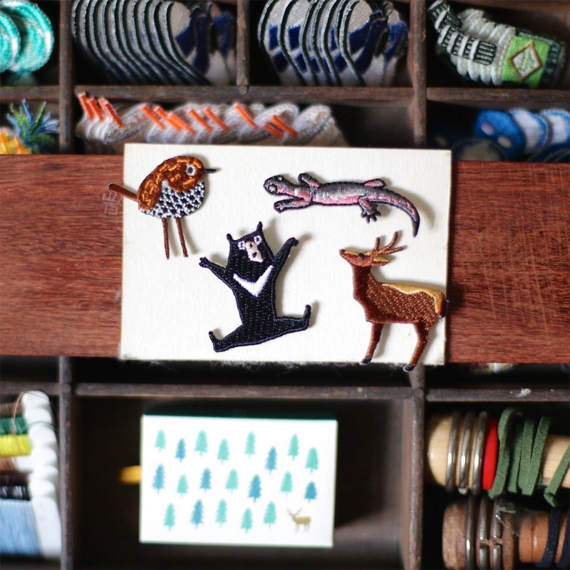 Mushroom MOGU / Groceries / Embroidery / Taiwan 100 King Box No. 5 - เข็มกลัด - งานปัก สีน้ำเงิน