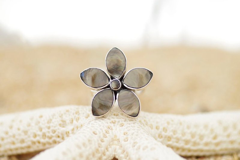 Flower ring of shell <Tahiti Brown> - General Rings - Gemstone Black