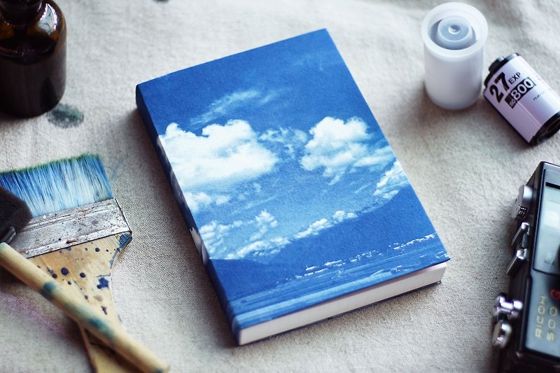 Handmade Blue Sun Notebook-Huadong Ruisui - สมุดบันทึก/สมุดปฏิทิน - กระดาษ สีน้ำเงิน
