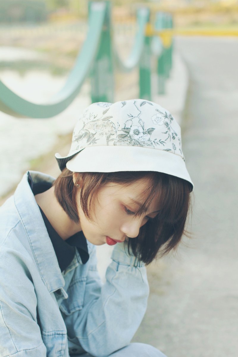 Retro birds spend dome time (double-sided tape / off-white x black): Hippuris original homemade - หมวก - วัสดุอื่นๆ 