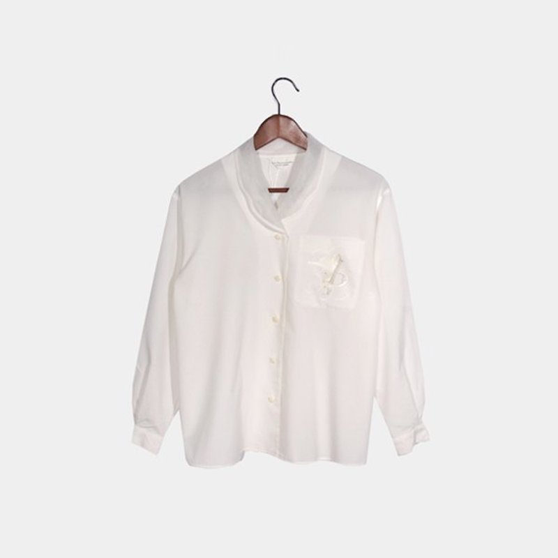 │moderato│vintage透明感雲造型領刺繡口袋古著襯衫/透明女孩.空氣感.氣質甜美 - 女襯衫 - 其他材質 白色